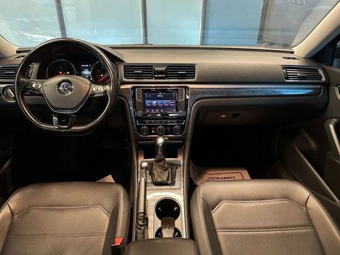 Used 2018 Volkswagen Passat 2.0T SE FWD image 9