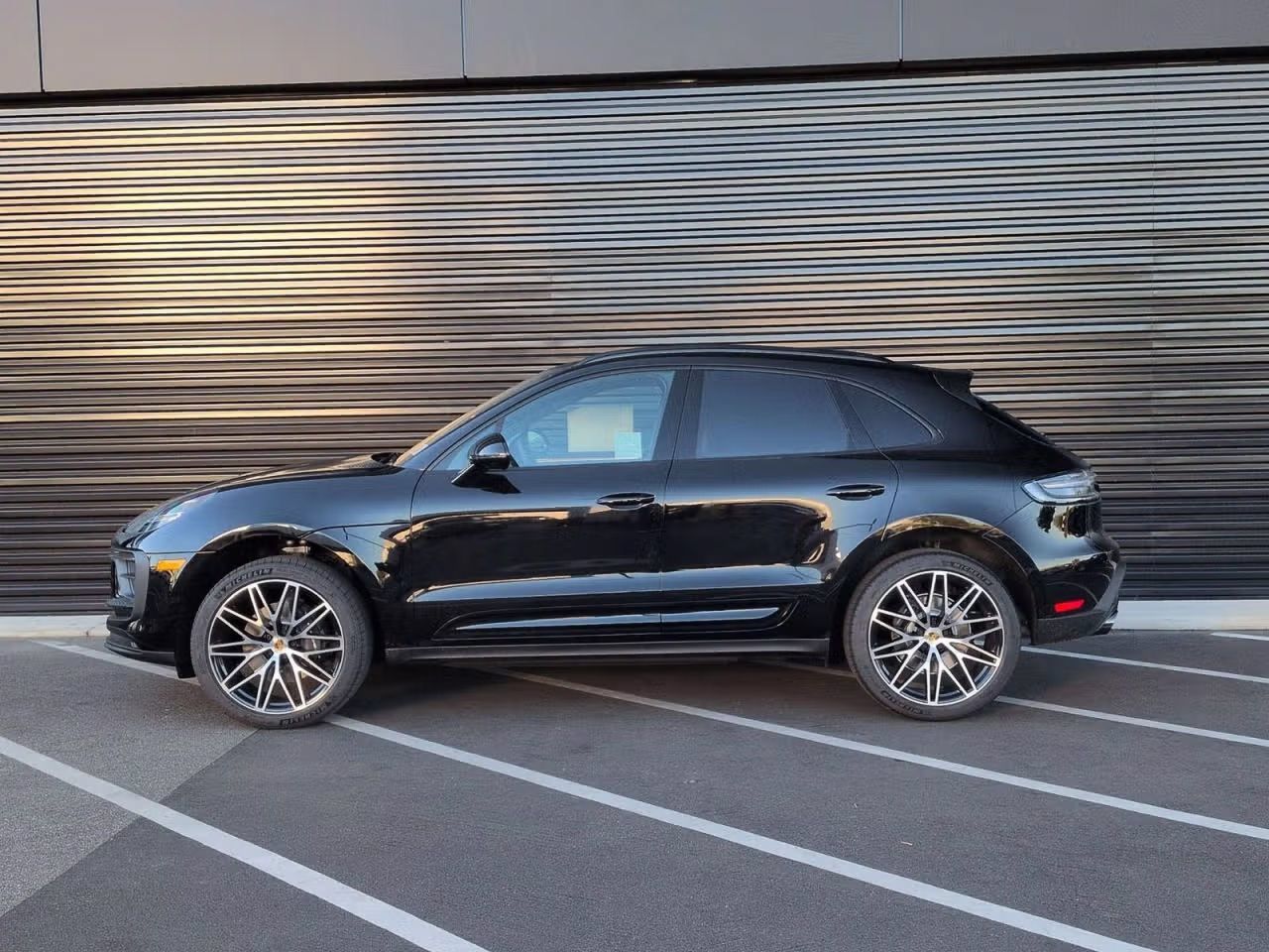 Certified 2026 Porsche Macan AWD/4WD image 2