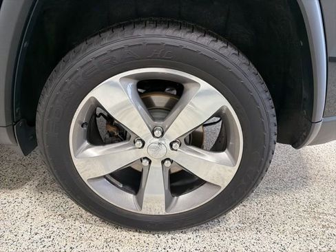 Used 2014 Jeep Grand Cherokee Limited w/ Trailer Tow Group IV image 31