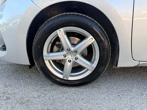 Used 2017 Toyota Corolla LE FWD image 34