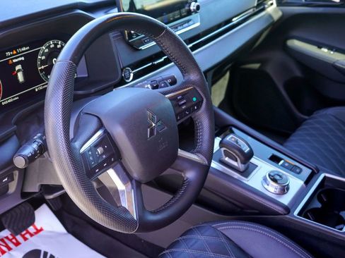 Used 2023 Mitsubishi Outlander SEL FWD image 9