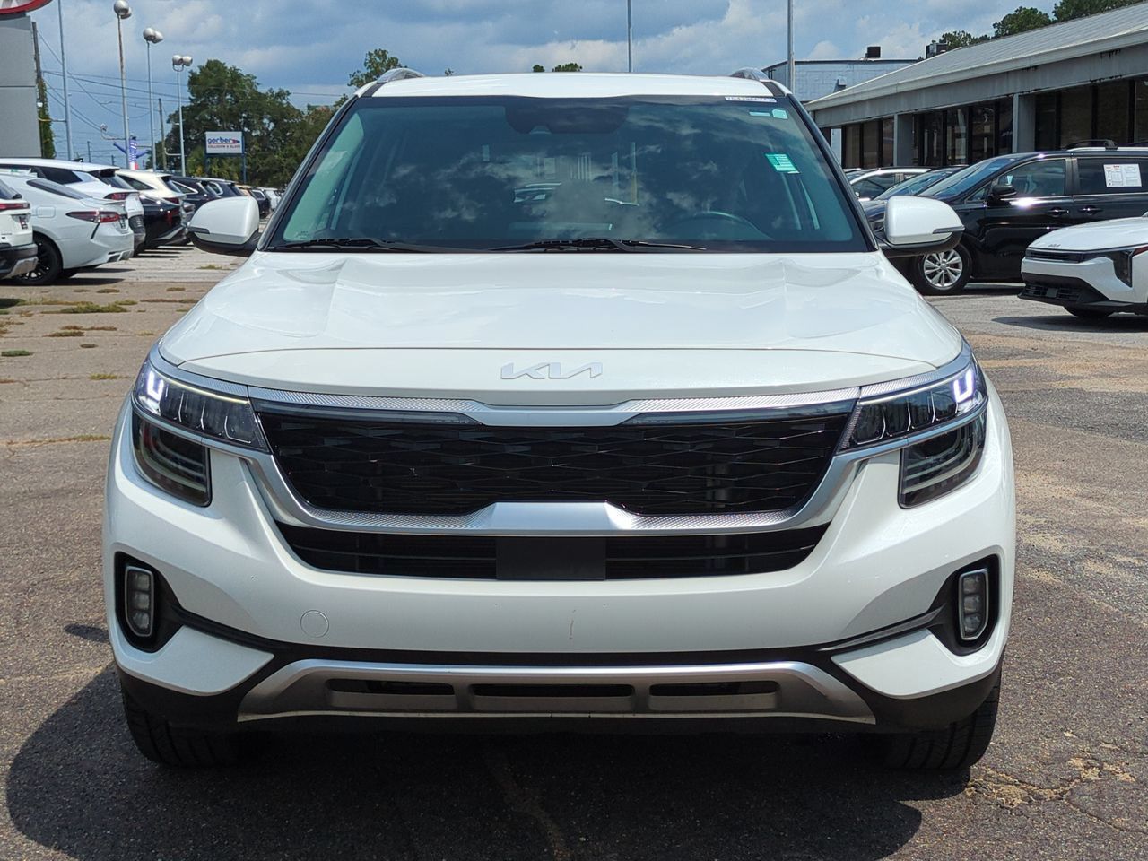 Certified 2023 Kia Seltos SX w/ SX Sunroof Package AWD/4WD image 9