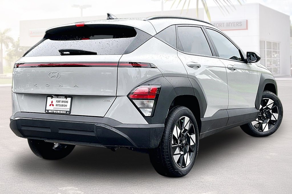 Used 2025 Hyundai Kona SEL AWD/4WD image 32