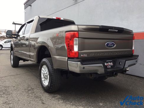 Used 2019 Ford F250 XLT w/ XLT Premium Package image 8
