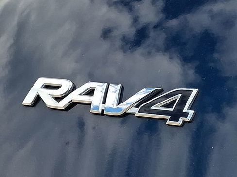 Used 2017 Toyota RAV4 XLE AWD/4WD image 30