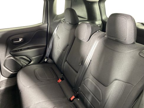 Used 2022 Jeep Renegade Latitude w/ Convenience Group AWD/4WD image 34