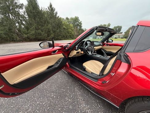 Used 2017 MAZDA MX-5 Miata RF Grand Touring w/ Appearance Package RWD image 14