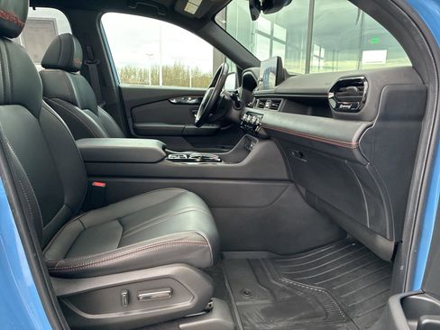 Used 2025 Honda Pilot TrailSport image 17