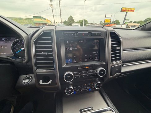 Used 2019 Ford Expedition Max XLT w/ Equipment Group 202A AWD/4WD image 16