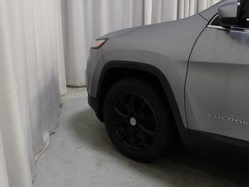 Used 2015 Jeep Cherokee Latitude image 29