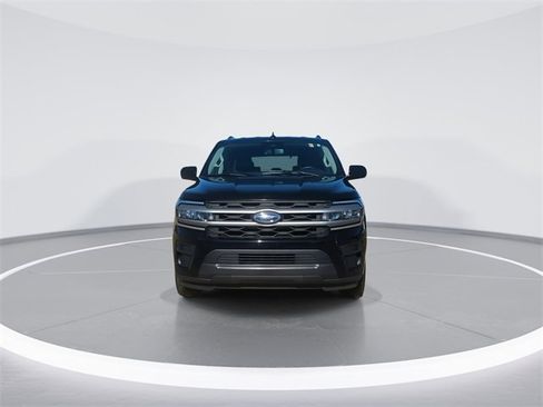 Used 2024 Ford Expedition XLT image 3