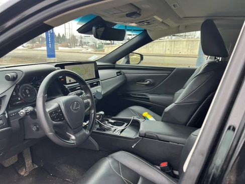 Used 2023 Lexus ES 300h Ultra Luxury w/ Accessory Package (Z1) FWD image 7