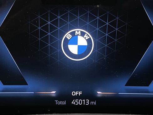 Certified 2023 BMW X7 xDrive40i w/ Executive Package image 21