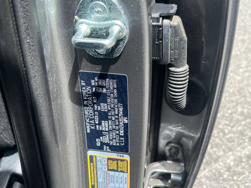 Used 2025 Kia Soul LX w/ LX Technology Package FWD image 23