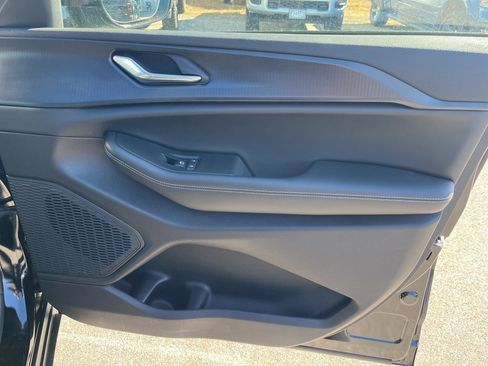 New 2025 Jeep Grand Cherokee Altitude image 10