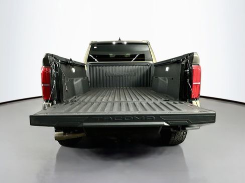 Used 2025 Toyota Tacoma TRD Sport AWD/4WD image 25