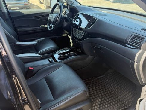 Used 2022 Honda Pilot Touring image 11