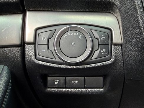 Used 2018 Ford Explorer XLT w/ Equipment Group 202A AWD/4WD image 39