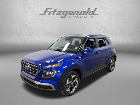 Used 2023 Hyundai Venue Limited w/ Cargo Package FWD image 1