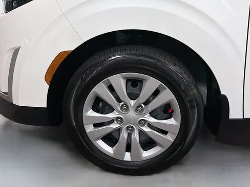 Used 2024 Kia Soul LX FWD image 29