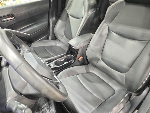 Used 2022 Toyota Corolla Cross XLE w/ Convenience Package image 15