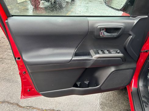 Used 2023 Toyota Tacoma TRD Sport w/ Advanced Technology Package AWD/4WD image 10