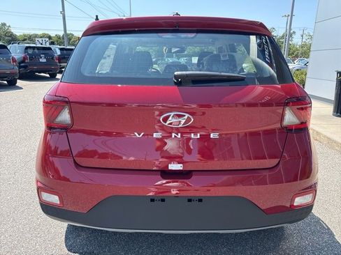 Certified 2025 Hyundai Venue SE image 5
