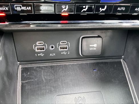 Used 2024 Jeep Grand Cherokee L Limited w/ Luxury Tech Group II image 20