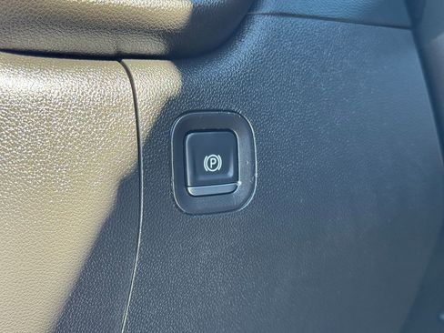 Used 2023 Chevrolet Silverado 1500 Custom image 35