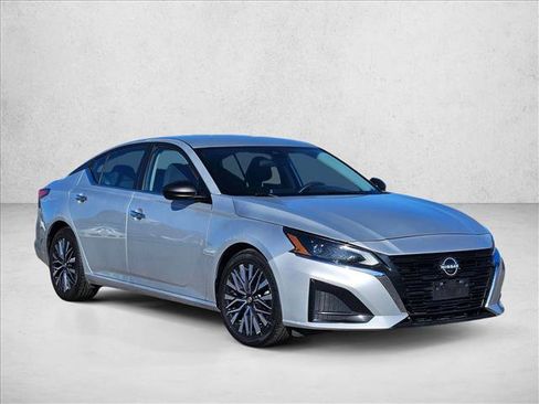 Used 2024 Nissan Altima 2.5 SV image 21