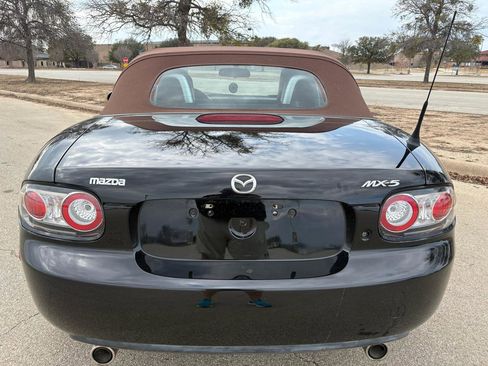 Used 2006 MAZDA MX-5 Miata Grand Touring w/ Premium Pkg image 6