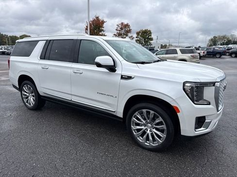 Used 2022 GMC Yukon XL Denali image 7