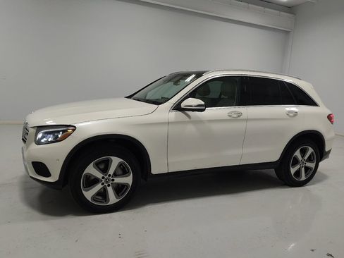 Used 2019 Mercedes-Benz GLC 300 4MATIC w/ Driver Assistance Package image 2