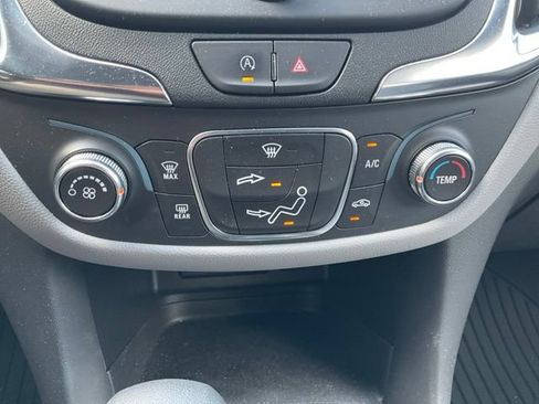 Used 2023 Chevrolet Equinox LS w/ LS Convenience Package FWD image 7