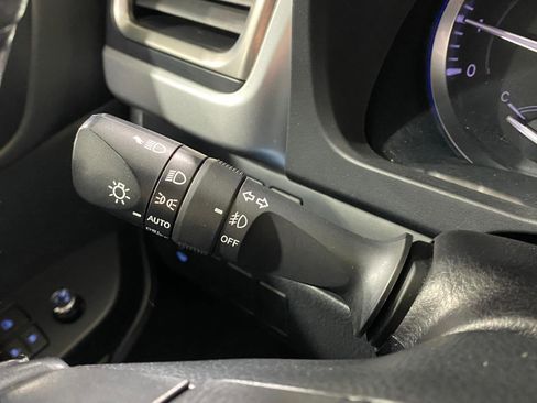 Used 2019 Toyota Highlander XLE AWD/4WD image 21