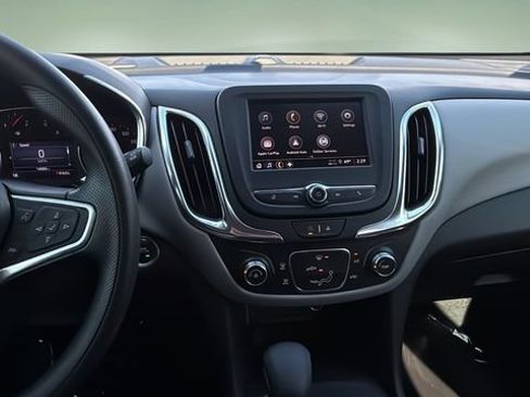 Used 2022 Chevrolet Equinox LS w/ LS Convenience Package FWD image 10