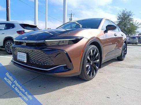 Used 2023 Toyota Crown Platinum image 3