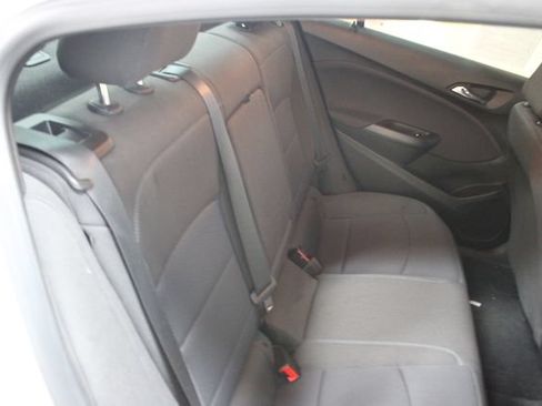 Used 2018 Chevrolet Cruze LT FWD image 9