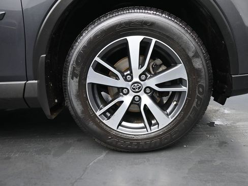 Used 2018 Toyota RAV4 XLE image 10