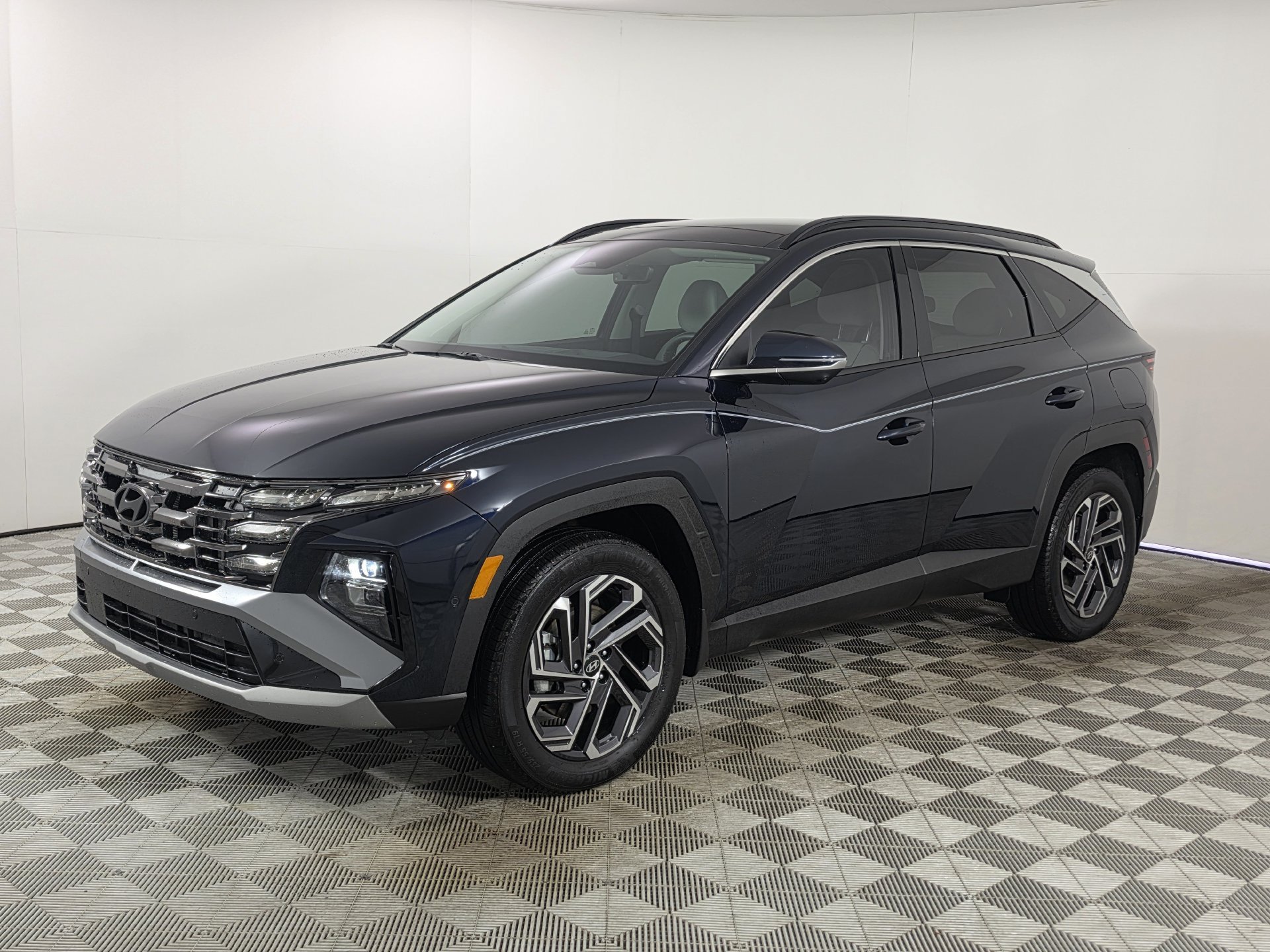 Used 2025 Hyundai Tucson Limited AWD/4WD image 37