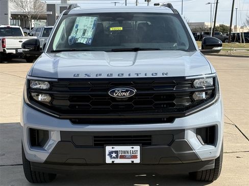 New 2026 Ford Expedition Active image 8