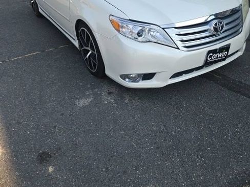 Used 2011 Toyota Avalon Limited FWD image 1