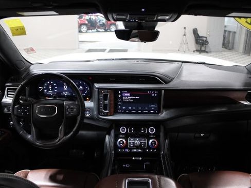 Used 2024 GMC Yukon Denali Ultimate AWD/4WD image 2