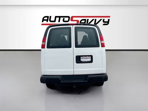 Used 2023 GMC Savana 3500 w/ Driver Convenience Package image 7
