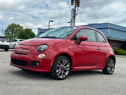 Used 2017 FIAT 500 Pop w/ Sport Appearance Package FWD image 3