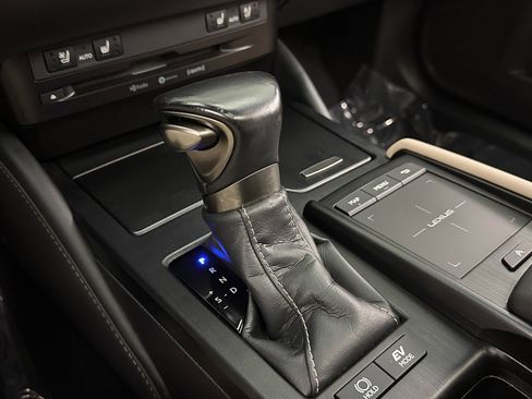 Used 2020 Lexus ES 300h ES 300h w/ Premium Package image 18