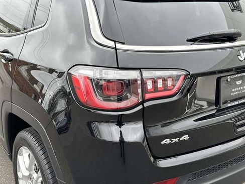 Used 2023 Jeep Compass Latitude w/ Sun and Sound Group image 9