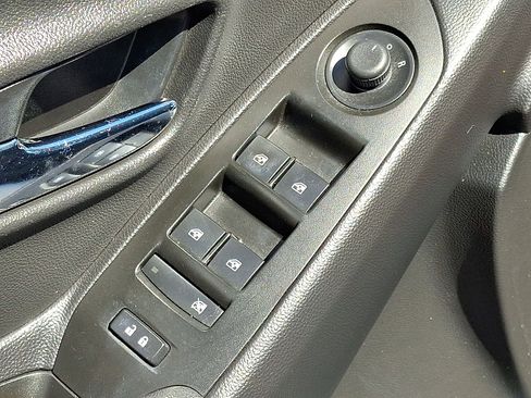 Certified 2018 Chevrolet Trax LT w/ LT Convenience Package FWD image 14
