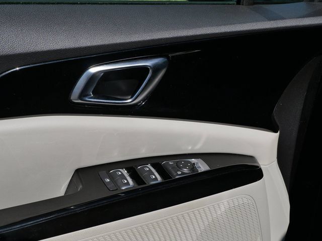 Used 2024 Kia Carnival EX FWD image 16