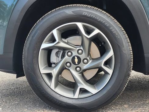 Used 2025 Chevrolet Trax LT FWD image 7
